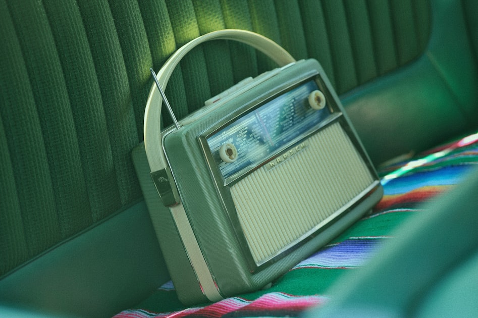 Top Features of Classic Auto Radios